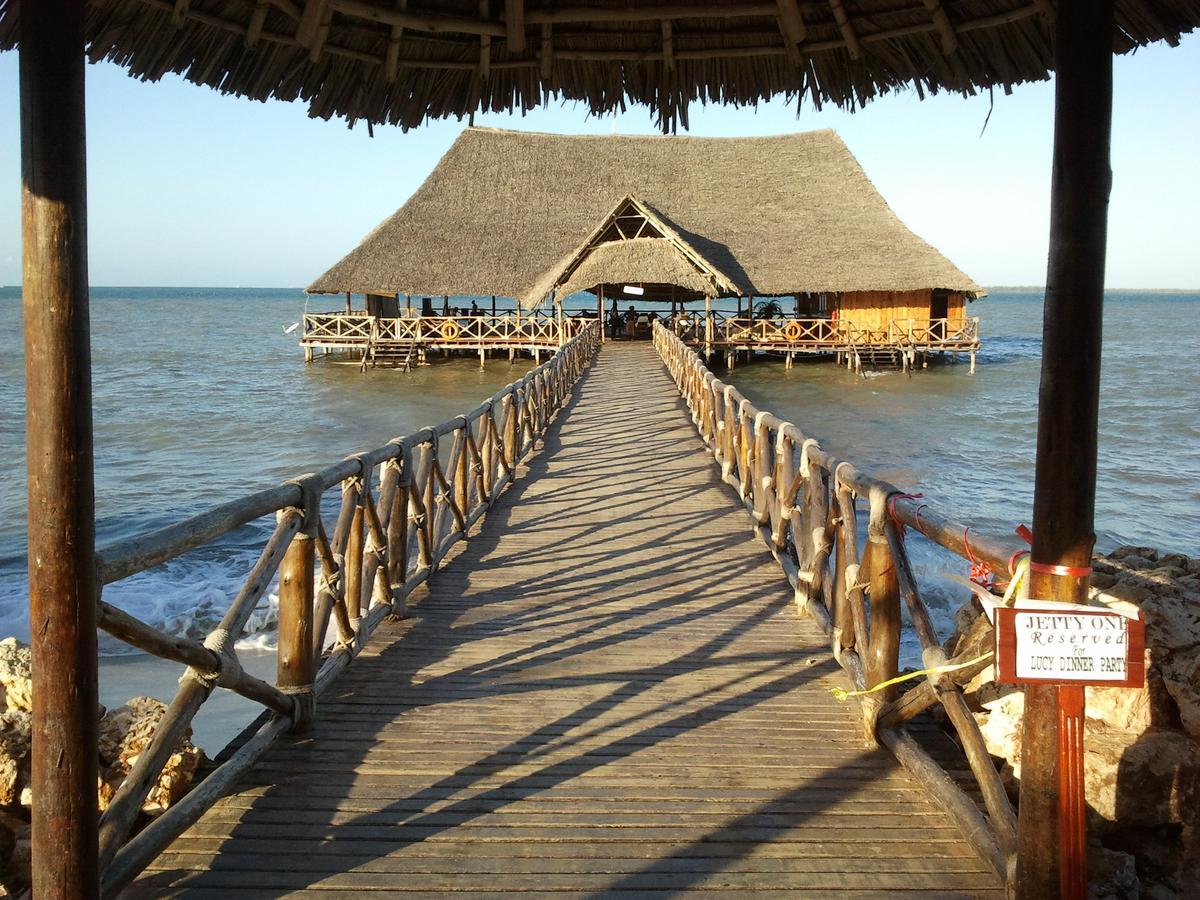 Giraffe Ocean View Hotel Dar es Salaam Buitenkant foto